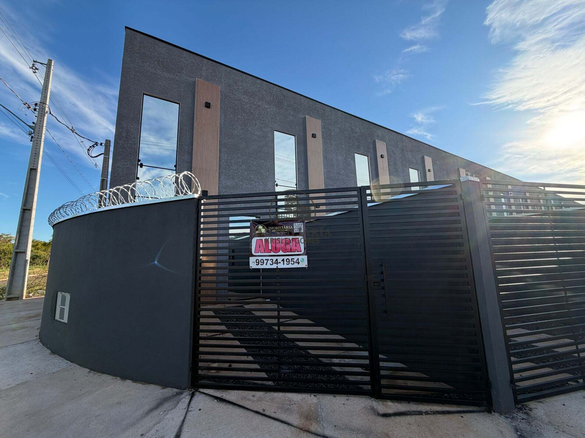 Entrada dos lofts com portão social